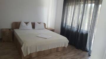 Фото номера Семейный номер с балконом Гостевой дом Pensiunea Casa Albă г. Беклян 6