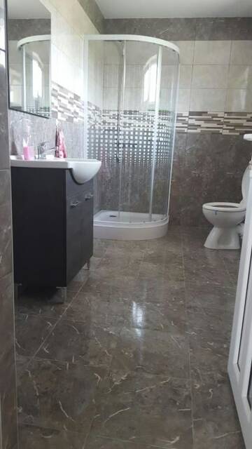 Фото номера Семейный номер с балконом Гостевой дом Pensiunea Casa Albă г. Беклян 7