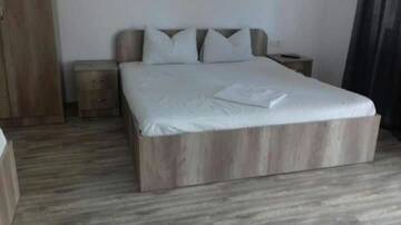 Фото номера Семейный номер с балконом Гостевой дом Pensiunea Casa Albă г. Беклян 9